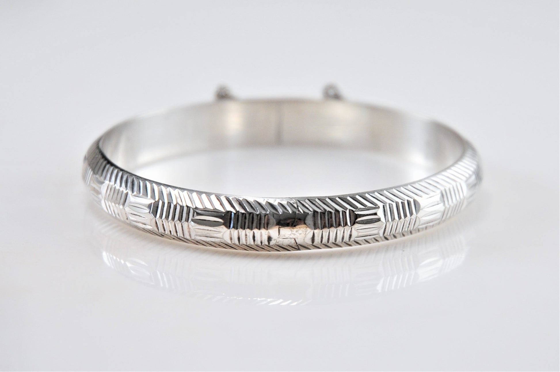 Vintage Sterling Silver Geometric Hollow Hinged Bangle Bracelet - silvervintagejewelry