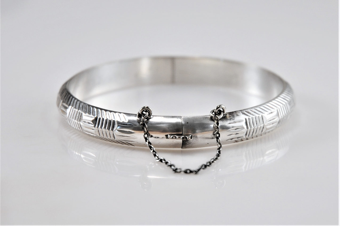 Vintage Sterling Silver Geometric Hollow Hinged Bangle Bracelet - silvervintagejewelry