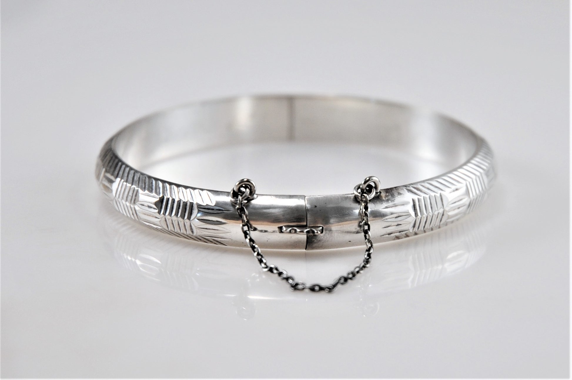 Vintage Sterling Silver Geometric Hollow Hinged Bangle Bracelet - silvervintagejewelry