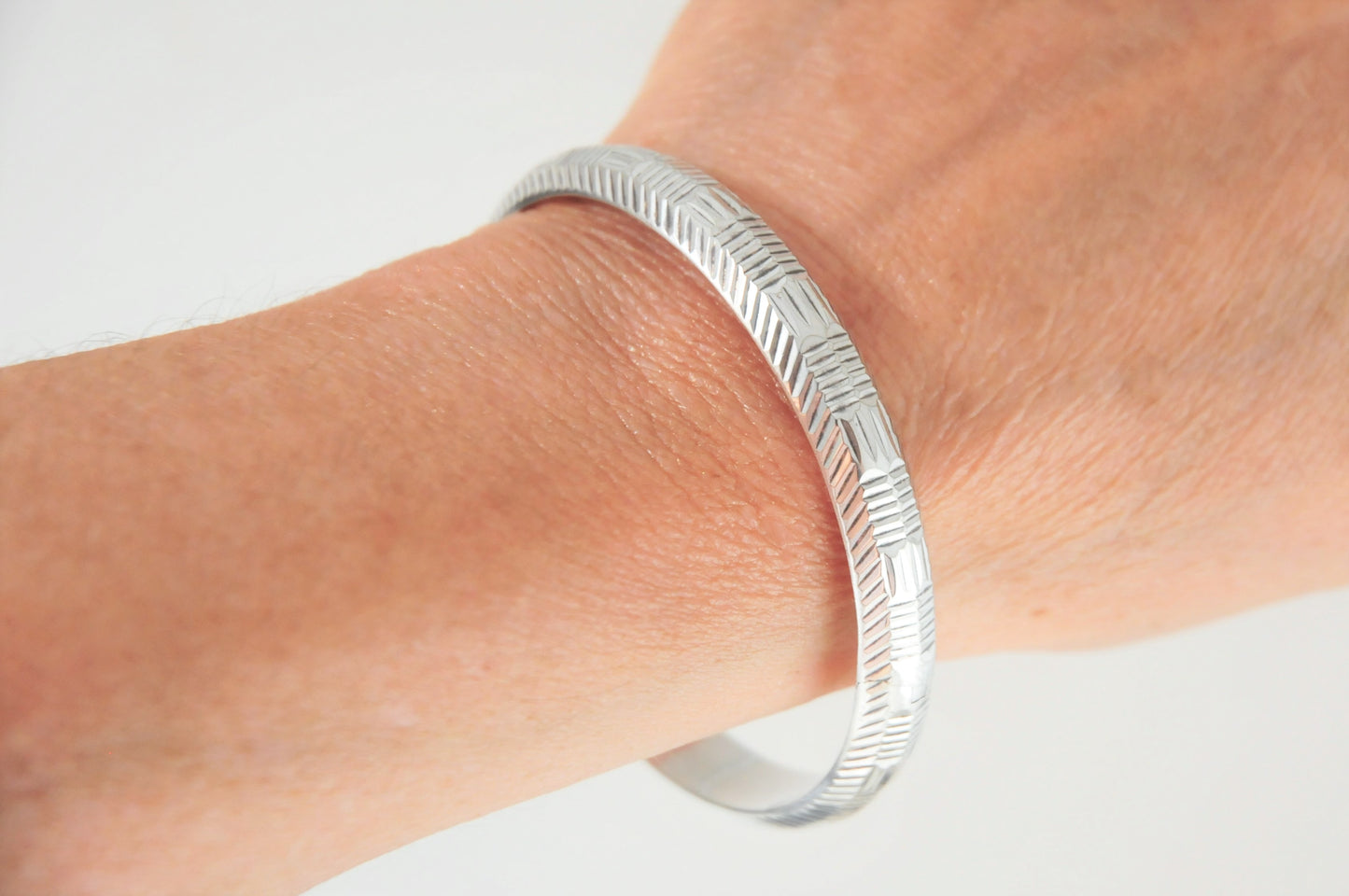 Vintage Sterling Silver Geometric Hollow Hinged Bangle Bracelet - silvervintagejewelry