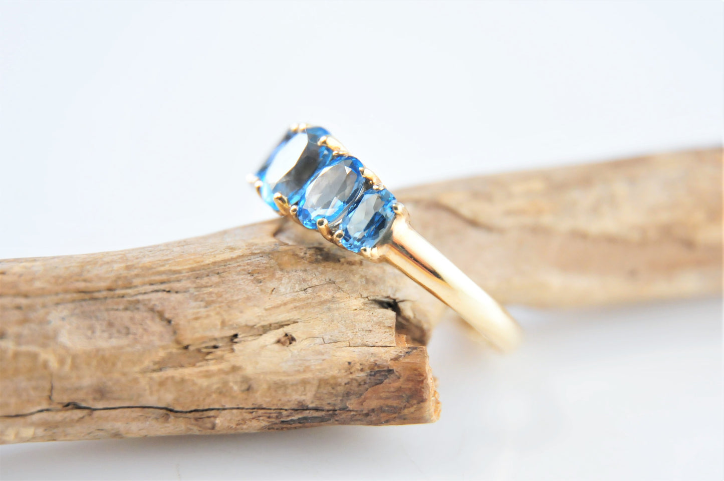 Town & Country 14K Yellow Gold Blue Topaz Diamond Ring Size 9 1/4