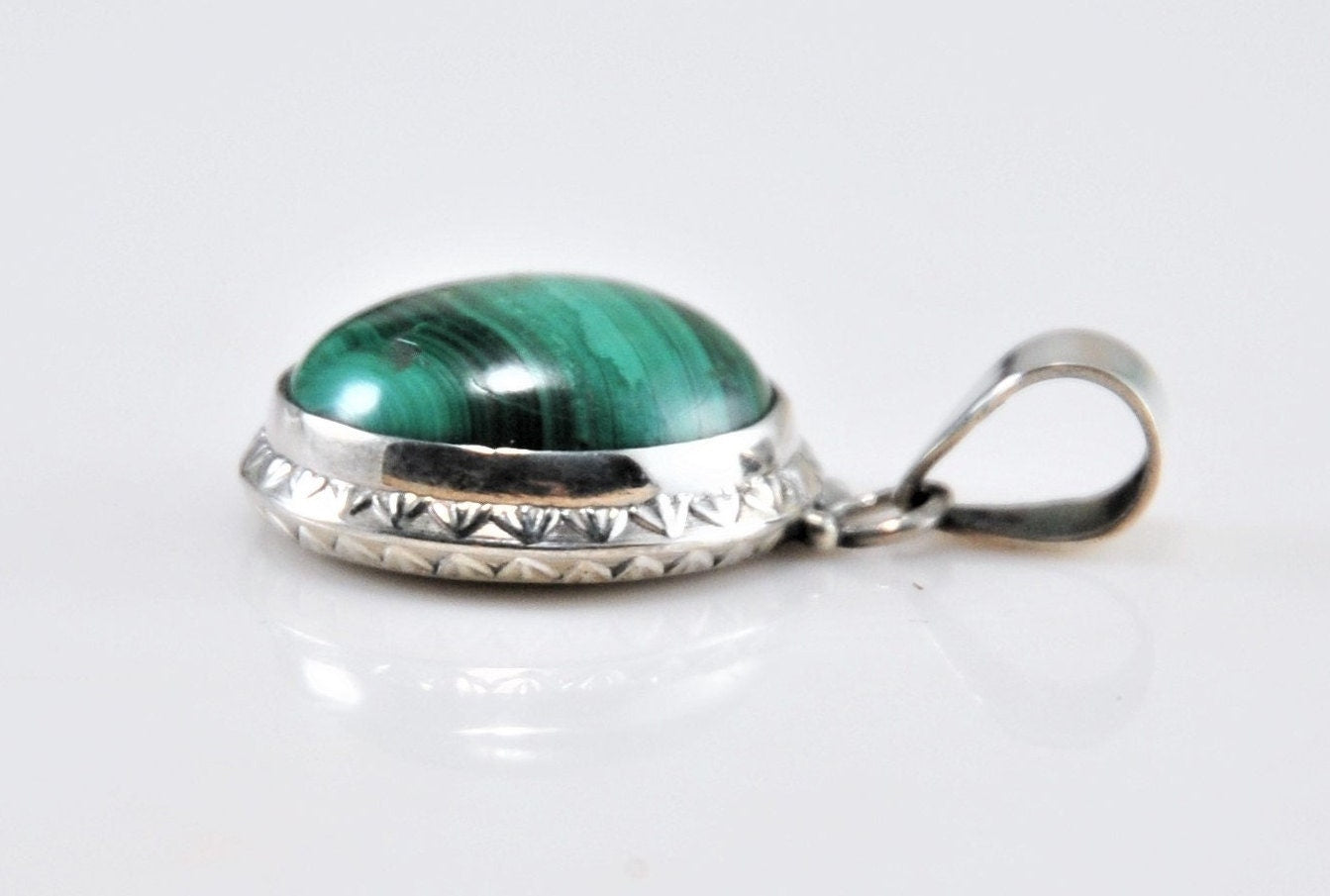 Round Sterling Silver Malachite Pendant - silvervintagejewelry