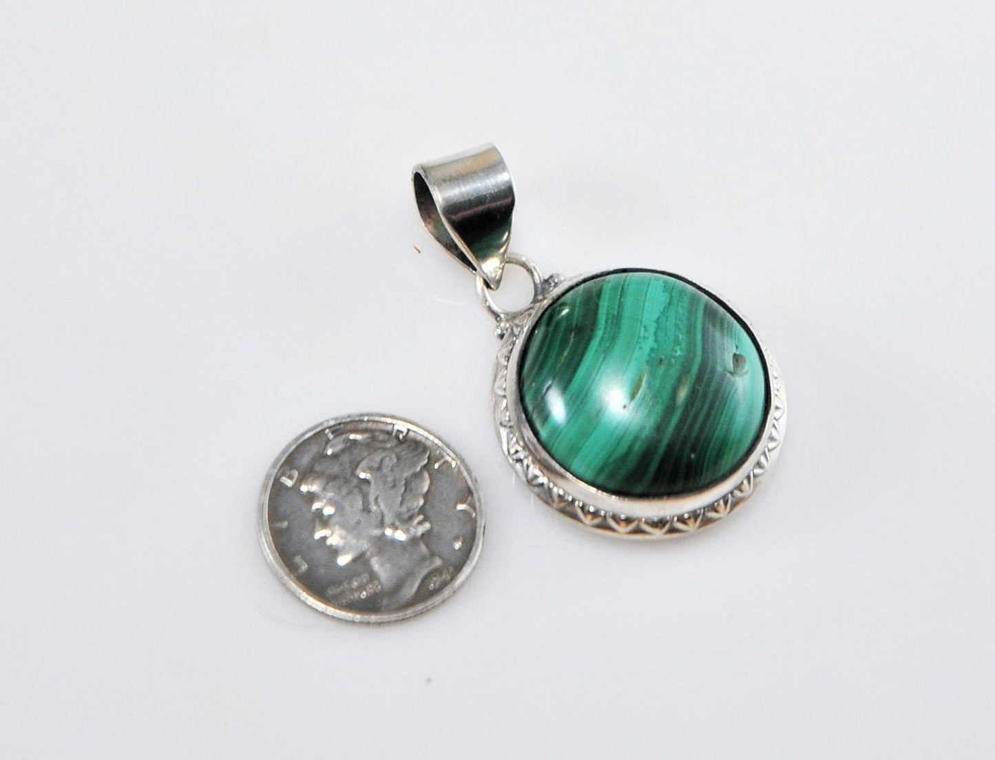 Round Sterling Silver Malachite Pendant - silvervintagejewelry